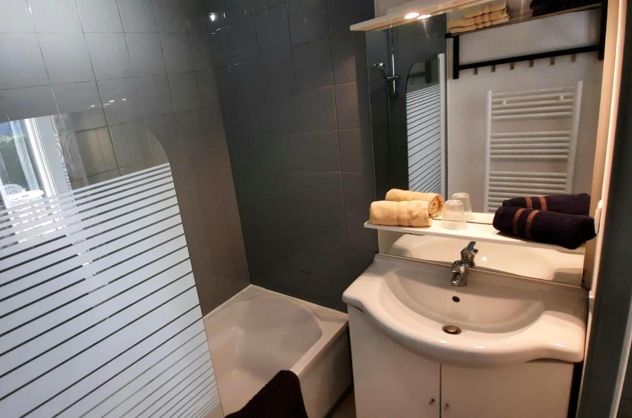 Chez Ced Et Laeti, Appartement Prive Avec Jardin Et Terrasse Dans Residence L'Estuaire Muni D'Une Piscine Couverte Et Aire De Jeu, Linge De Lit Et De Salle D'Eau Ainsi Que Tele, Compris Dans Le Tarif Profitez A Fond De Notre Belle Region Le Verdon-sur-Mer Buitenkant foto